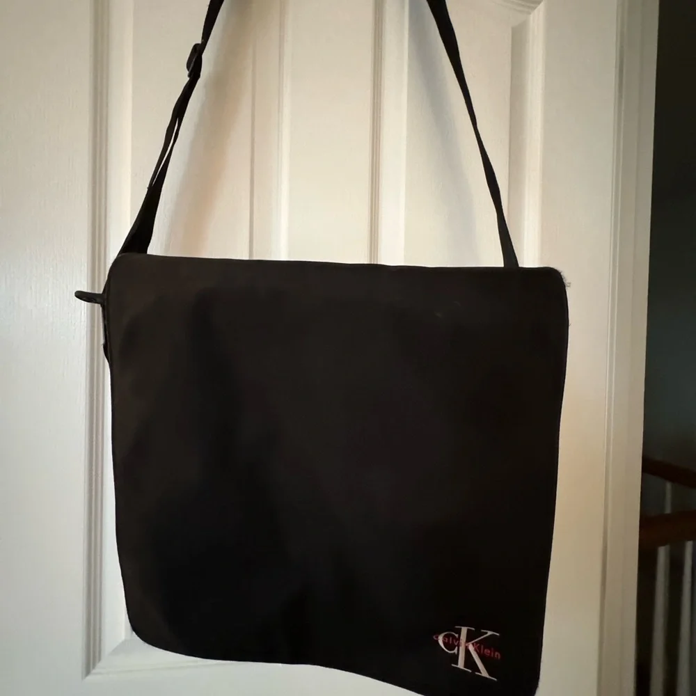 💼 Sleek Like New Y2K Style Calvin Klein Black Messenger Bag